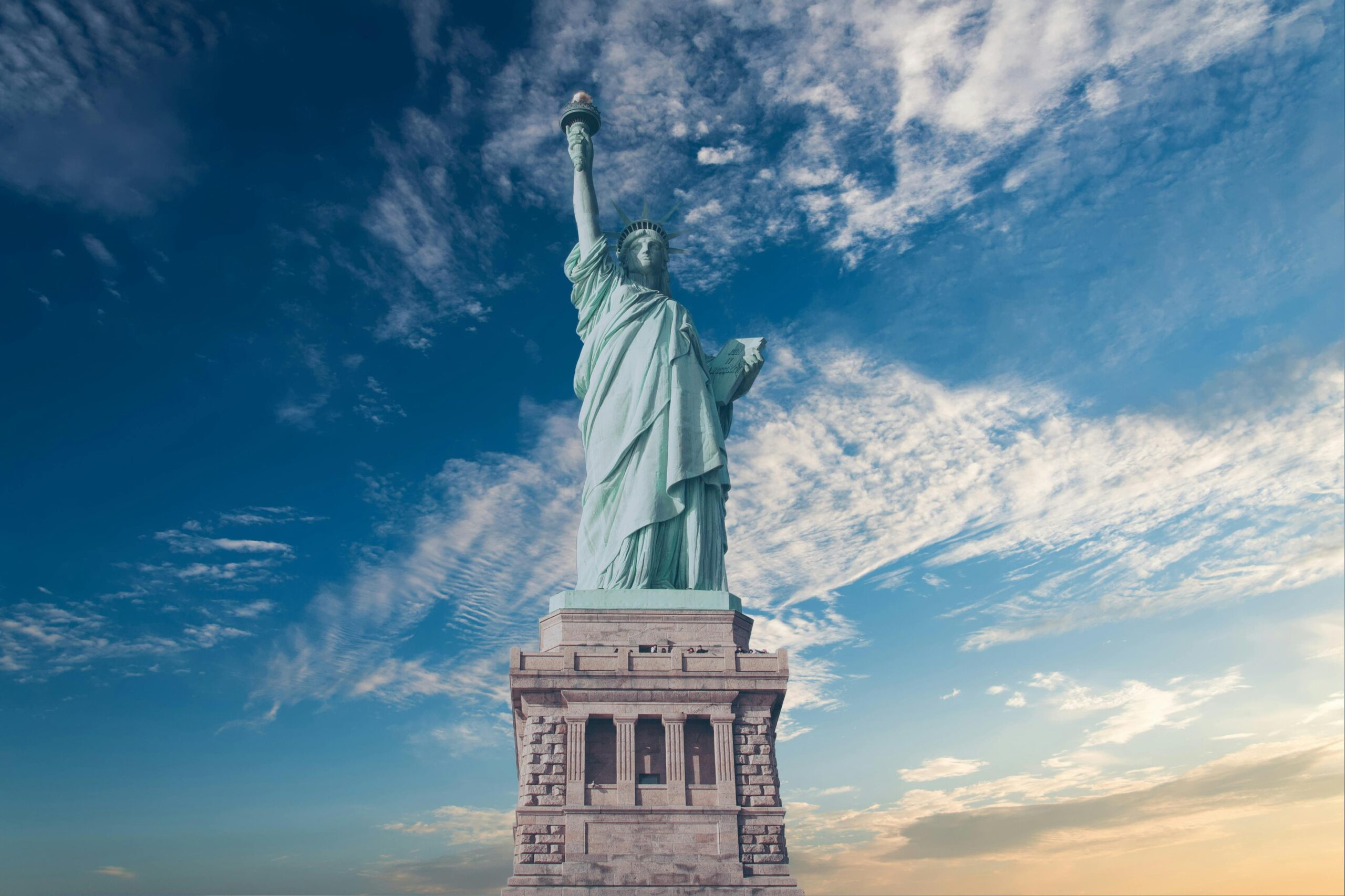 Franklin US Mega Cap 100 UCITS ETF Acc (USMC ETF) med ISIN IE0008M1R3N4, syftar till att följa Solactive US Mega Cap 100 Select-indexet. Solactive US Mega Cap 100 Select-indexet följer de 100 största amerikanska företagen.