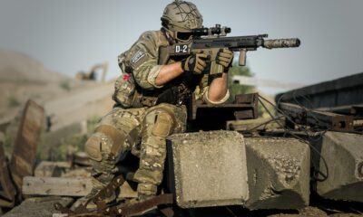 EDEF ETF är utdelande fond med fokus på Europas försvarsindustri BNP Paribas Easy Bloomberg Europe Defense UCITS ETF Dist (EDEF ETF) med ISIN LU3047998979 försöker att följa Bloomberg Europe Defense Select-indexet. Bloomberg Europe Defense Select-indexet följer utvecklingen för europeiska företag som är verksamma inom militär- eller försvarsindustrin. Den börshandlade fondens totala kostnadskvot (TER) uppgår till 0,18 % per år. BNP Paribas Easy Bloomberg Europe Defense UCITS ETF Dist är den billigaste ETFen som följer Bloomberg Europe Defense Select-indexet. ETFen replikerar utvecklingen för det underliggande indexet genom fullständig replikering (genom att köpa alla indexkomponenter). Utdelningen i ETFen delas ut till investerarna (årligen). BNP Paribas Easy Bloomberg Europe Defense UCITS ETF Dist är en mycket liten ETF med 0 miljoner euro i förvaltat kapital. Denna ETF lanserades den 19 maj 2025 och har sitt säte i Luxemburg. Börsnoteringar