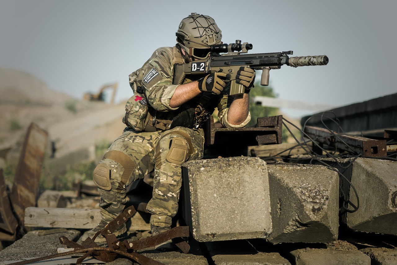 EDEF ETF är utdelande fond med fokus på Europas försvarsindustri BNP Paribas Easy Bloomberg Europe Defense UCITS ETF Dist (EDEF ETF) med ISIN LU3047998979 försöker att följa Bloomberg Europe Defense Select-indexet. Bloomberg Europe Defense Select-indexet följer utvecklingen för europeiska företag som är verksamma inom militär- eller försvarsindustrin. Den börshandlade fondens totala kostnadskvot (TER) uppgår till 0,18 % per år. BNP Paribas Easy Bloomberg Europe Defense UCITS ETF Dist är den billigaste ETFen som följer Bloomberg Europe Defense Select-indexet. ETFen replikerar utvecklingen för det underliggande indexet genom fullständig replikering (genom att köpa alla indexkomponenter). Utdelningen i ETFen delas ut till investerarna (årligen). BNP Paribas Easy Bloomberg Europe Defense UCITS ETF Dist är en mycket liten ETF med 0 miljoner euro i förvaltat kapital. Denna ETF lanserades den 19 maj 2025 och har sitt säte i Luxemburg. Börsnoteringar