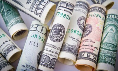 iShares USD Treasury Bond 10-20yr UCITS ETF EUR Hedged (Acc) (CEMC ETF) med ISIN IE00043L4HU0, syftar till att följa ICE US Treasury 10-20 Year Bond (EUR Hedged) index. ICE US Treasury 10-20 Year Bond (EUR Hedged) index följer statsobligationer denominerade i amerikanska dollar utfärdade av det amerikanska finansdepartementet. Löptid till förfall: 10-20 år. Valutasäkrad mot euro (EUR).