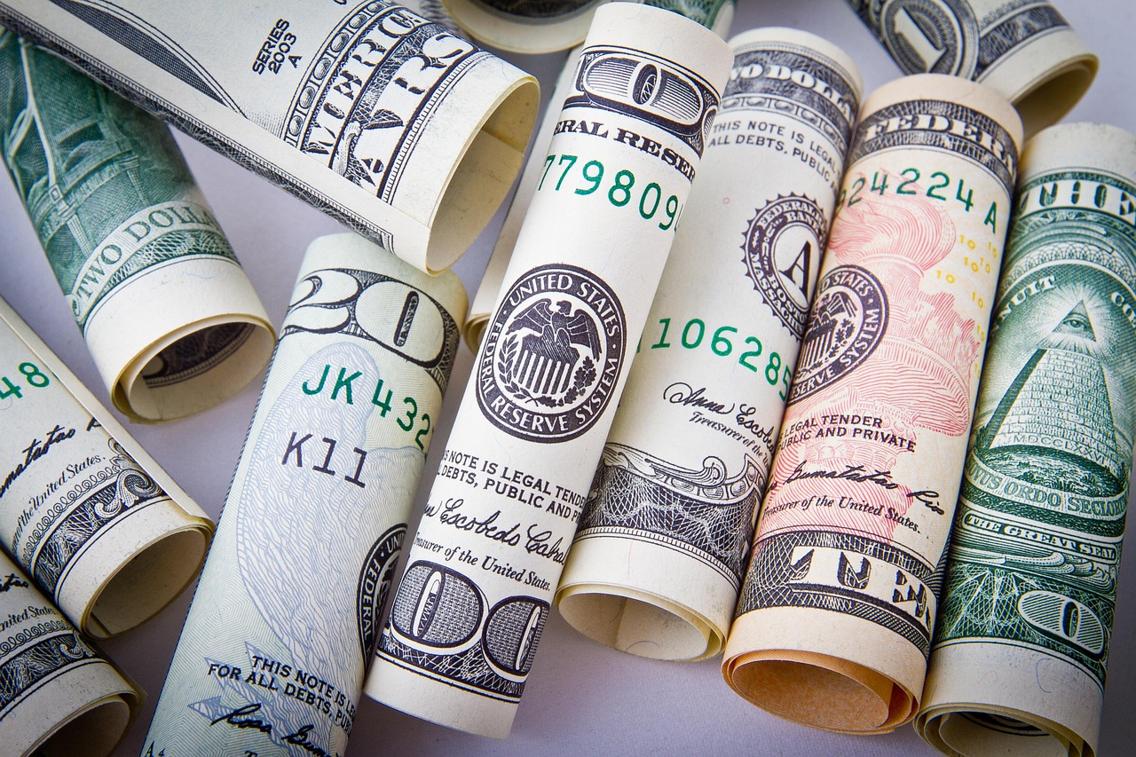 iShares USD Treasury Bond 10-20yr UCITS ETF EUR Hedged (Acc) (CEMC ETF) med ISIN IE00043L4HU0, syftar till att följa ICE US Treasury 10-20 Year Bond (EUR Hedged) index. ICE US Treasury 10-20 Year Bond (EUR Hedged) index följer statsobligationer denominerade i amerikanska dollar utfärdade av det amerikanska finansdepartementet. Löptid till förfall: 10-20 år. Valutasäkrad mot euro (EUR).