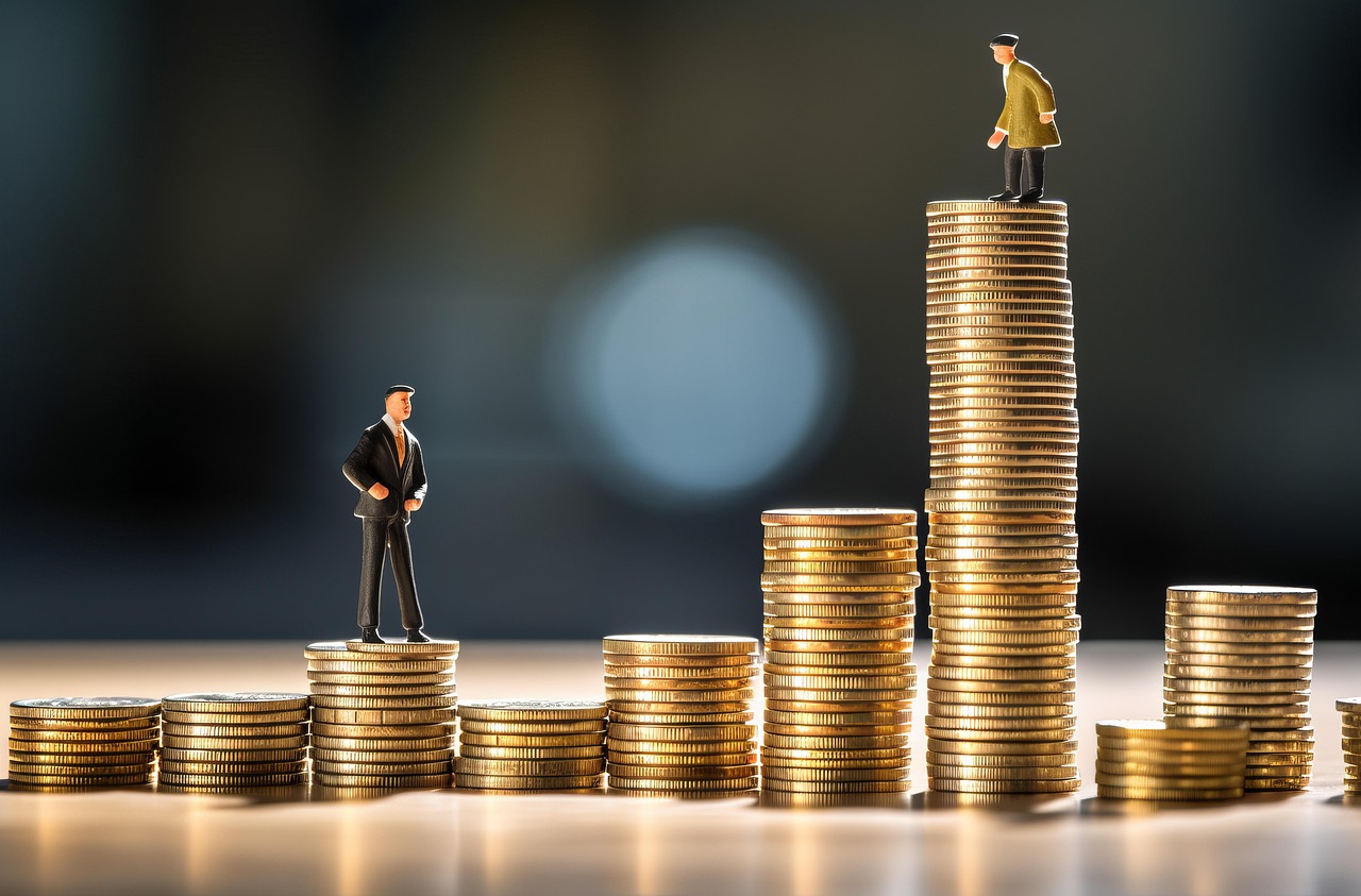 Collateralized Loan Obligation (CLO) ETFer. CLOer är paket av seniora lån, vanligtvis utfärdade till företag med lägre kreditvärdighet, som paketeras ihop och säljs till investerare.