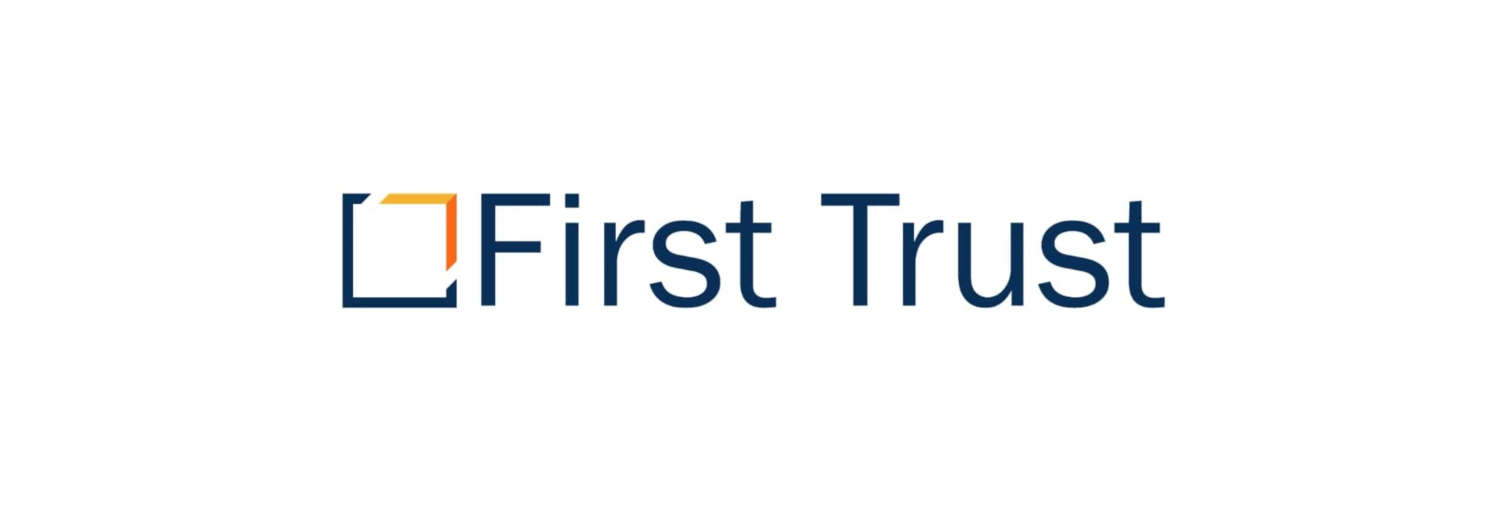 First Trust RBA American Industrial Renaissance UCITS ETF investerar i små och medelstora amerikanska företag inom industri- och banksektorn. Den fokuserar på företag involverade i infrastruktur, tillverkning, transport och relaterade banktjänster. Bankerna är utvalda från amerikanska delstater med en stark industriell historia.
