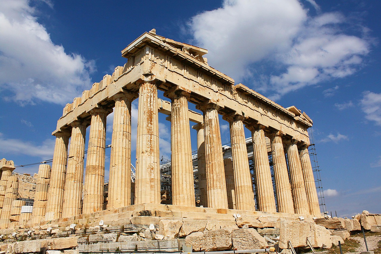 Hellenic Bond är en grekisk obligation som är en eurodenominerad obligation som emitteras av en grekisk enhet på den grekiska inhemska obligationsmarknaden.
