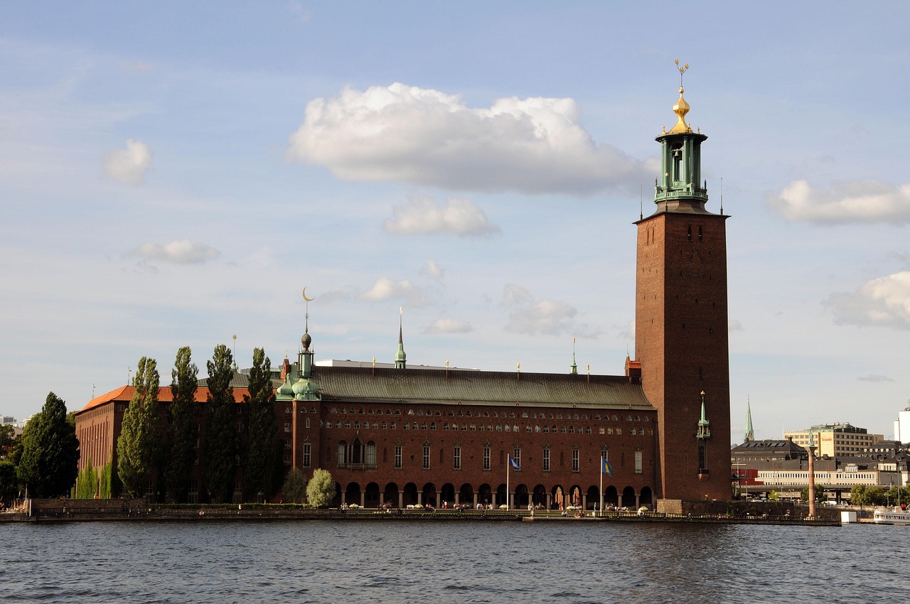 OMX Stockholm 30 (OMXS30) är ett aktiemarknadsindex för de 30 största och mest omsatta aktierna på Nasdaq Stockholmsbörsen. Det är ett prisavkastnings- och modifierat fritt flytande kapitaliseringsviktat index.