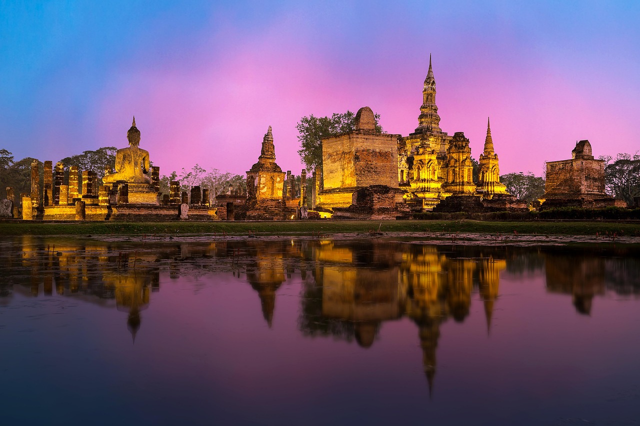 SET-index är ett thailändskt sammansatt aktiemarknadsindex som beräknas utifrån priserna på alla stamaktier (inklusive investeringsfonder i fastighetsfonder) på huvudbörsen på Thailands börs (SET), med undantag för aktier som har varit suspenderade i mer än ett år. Det är ett börsvärdeviktat prisindex som jämför det aktuella marknadsvärdet för alla noterade stamaktier med dess värde på basdatumet den 30 april 1975, då indexet etablerades och sattes till 100 poäng.