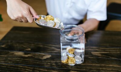 Här är en titt på hur stablecoins fungerar och hur de har blivit framträdande idag. Stablecoins är en typ av kryptovaluta vars värde syftar till att spegla värdet på en annan tillgång.