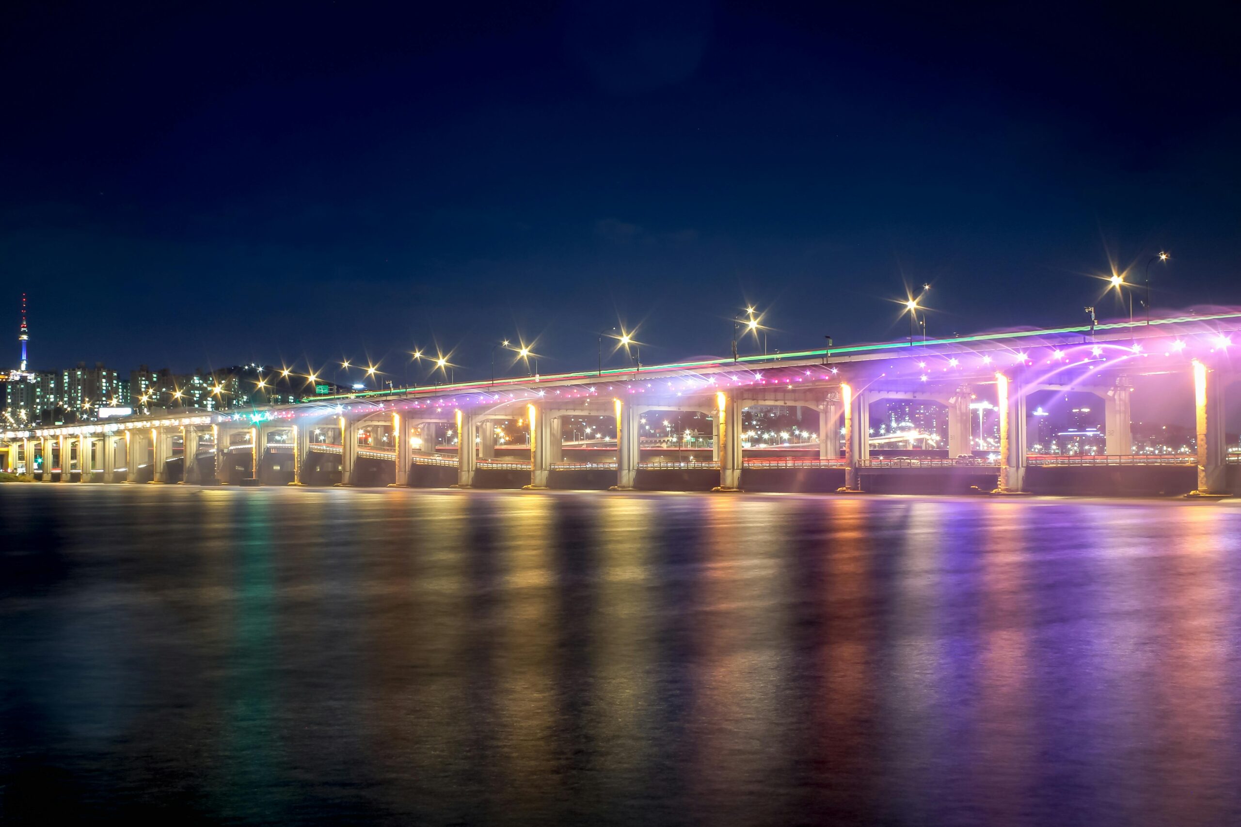 UBS USD Overnight Rate SF UCITS ETF USD acc (USDO ETF) med ISIN IE000QVOGR82, syftar till att följa Solactive SOFR Daily-indexet. Solactive SOFR Daily-indexet följer en daglig rullande insättning som intjänas till SOFR-räntan (Secured Overnight Financing Rate), vilket är den kortfristiga penningmarknadsreferensen för amerikanska dollar.