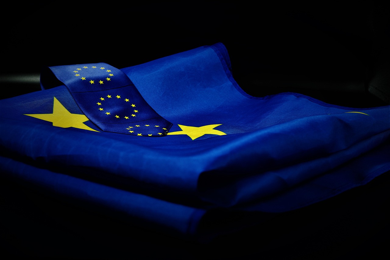 UBS Core MSCI Europe UCITS ETF EUR acc (CHSU ETF) med ISIN LU0950668524, syftar till att följa kurs- och avkastningsutvecklingen för MSCI Europe Index (Net Return) (denna delfonds "index") före kostnader. Delfonden kommer att ta en exponering mot komponenterna i sitt index. Delfondens proportionella exponering mot de ingående värdepapperen kommer i huvudsak att uppnås antingen genom direktinvesteringar eller genom användning av derivat eller genom en kombination av båda teknikerna.