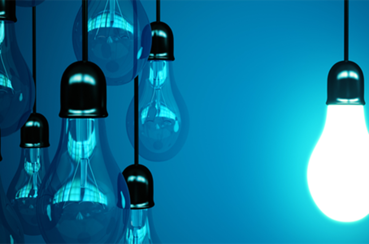 Spark spread är den teoretiska bruttomarginalen för ett gaseldat kraftverk från att sälja en enhet, efter att ha köpt det bränsle som krävs för att producera denna enhet. Alla andra kostnader som drift och underhåll, kapital och andra finansiella kostnader måste täckas från spark spreaden. Begreppet myntades först av Tony Wests handlar team på handelsgolvet i National Power Ltd i Swindon, Storbritannien under slutet av 1990-talet och kom snabbt i vanligt bruk eftersom andra handlare insåg handels- och säkringsmöjligheterna.