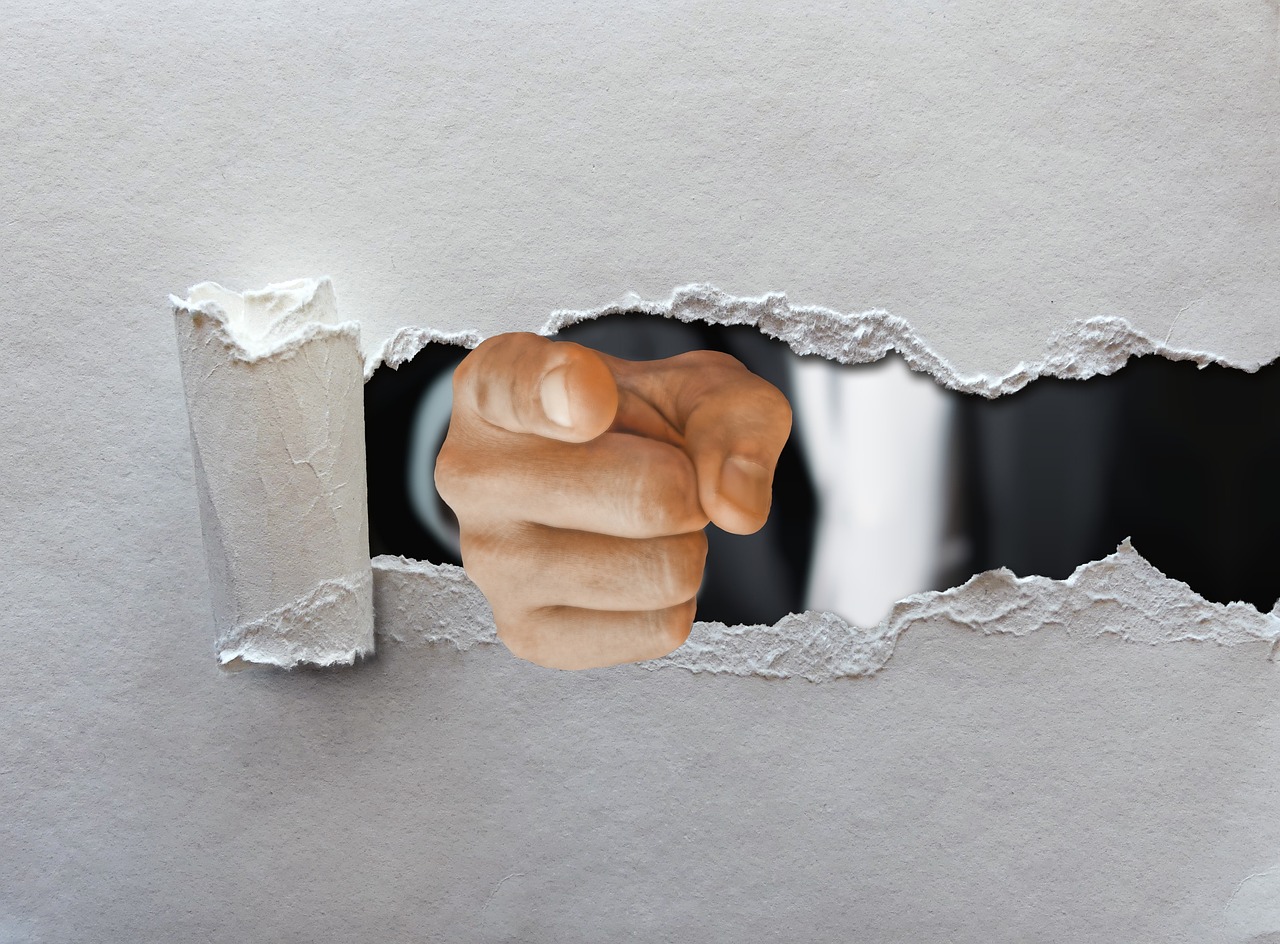 iShares USD Corporate Bond ESG SRI UCITS ETF EUR Hedged (Acc) (CEMJ ETF) med ISIN IE000FZ1S3M3, till att följa Bloomberg MSCI US Corporate ESG SRI (EUR Hedged) index. Bloomberg MSCI US Corporate ESG SRI (EUR Hedged) index följer företagsobligationer denominerade i amerikanska dollar. Indexet består av ESG-granskade (miljömässiga, sociala och styrningsmässiga) företagsobligationer. Alla löptider ingår. Rating: Investment Grade. Valutasäkrad mot euro (EUR).