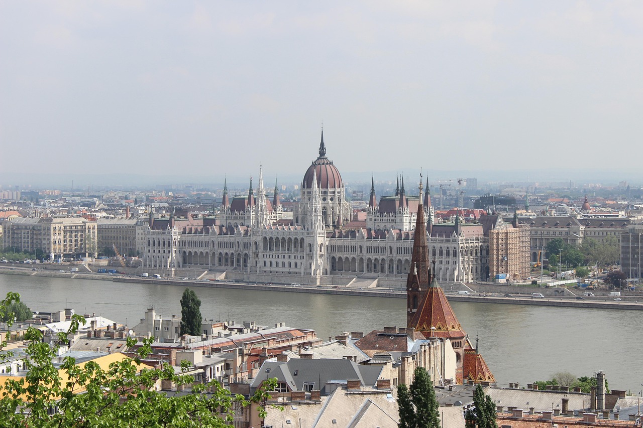Amundi MSCI Eastern Europe Ex Russia UCITS ETF Acc (LEER ETF) med ISIN LU1900066462, syftar till att följa MSCI Emerging Markets Eastern Europe ex Russia-indexet. MSCI Emerging Markets Eastern Europe ex Russia-indexet följer stora och medelstora företag från tillväxtmarknader i Östeuropa. Aktier från Ryssland är exkluderade.