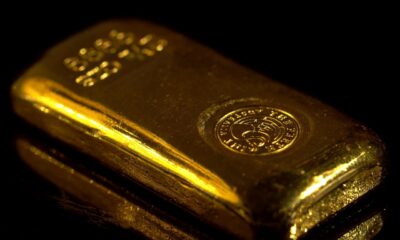 Tio centralbanker innehar nu över 24 000 ton guld – cirka 11 procent av de uppskattade 216 265 ton som brutits genom historien (World Gold Council).