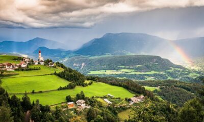 BNP Paribas Easy Alpha Enhanced Europe UCITS ETF Capitalisation (EDEJ ETF) med ISIN LU2993402101, har som investeringsmål att öka värdet på portföljen av europeiska aktier genom att använda en systematisk metod för värdepappersurval som kombinerar flera faktortyper, samtidigt som hänsyn tas till miljömässiga, sociala och bolagsstyrningskriterier (ESG).