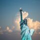 iShares US Large Cap Deep Buffer UCITS ETF förvaltas aktivt och följer prisutvecklingen för stora amerikanska företag. Målet är att bibehålla indexets positiva utveckling tills det når den övre gränsen. Samtidigt erbjuder fonden en buffert mot negativa prisutvecklingar för indexet mellan -5 procent och -20 procent, förutsatt att aktierna innehas under hela löptiden för en 3-månaders utfallsperiod.