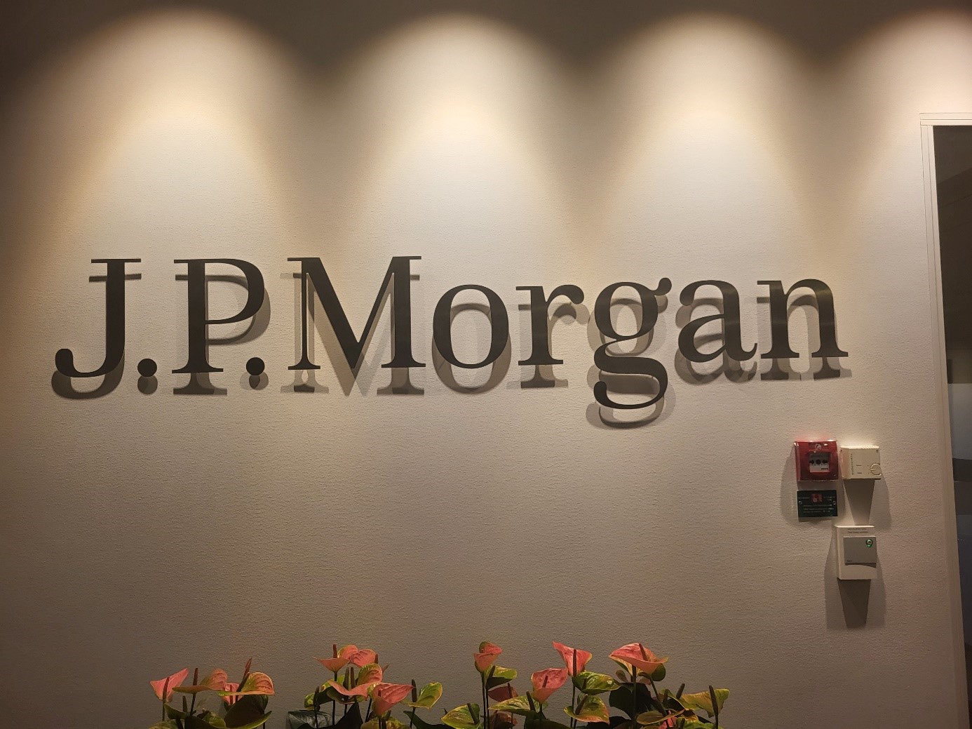 JPM Nasdaq Equity Premium Income Active UCITS ETF - EUR (dist) (JQPD ETF) med ISIN IE0006CJGQR9, är en aktivt förvaltad börshandlad fond (ETF). Delfondens mål är att generera inkomst och långsiktig kapitaltillväxt. Delfonden strävar efter att