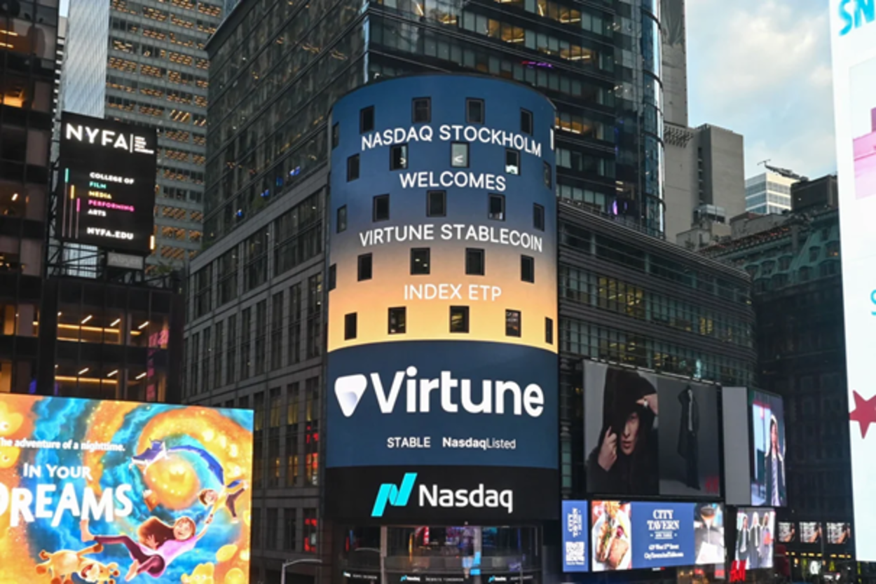 Virtune Stablecoin Index ETP (STABLE ETP) med SE0026821282, är en fysiskt uppbackad börshandlad produkt (ETP) designad för att erbjuda investerare ett enkelt, säkert och kostnadseffektivt sätt att få exponering mot det växande stablecoin-ekosystemet. Produkten följer ett diversifierat index av digitala tillgångar som tillhandahåller infrastrukturen och rälsen som gör stablecoins möjliga, och som förväntas gynnas av deras ökande användning och tillväxt.