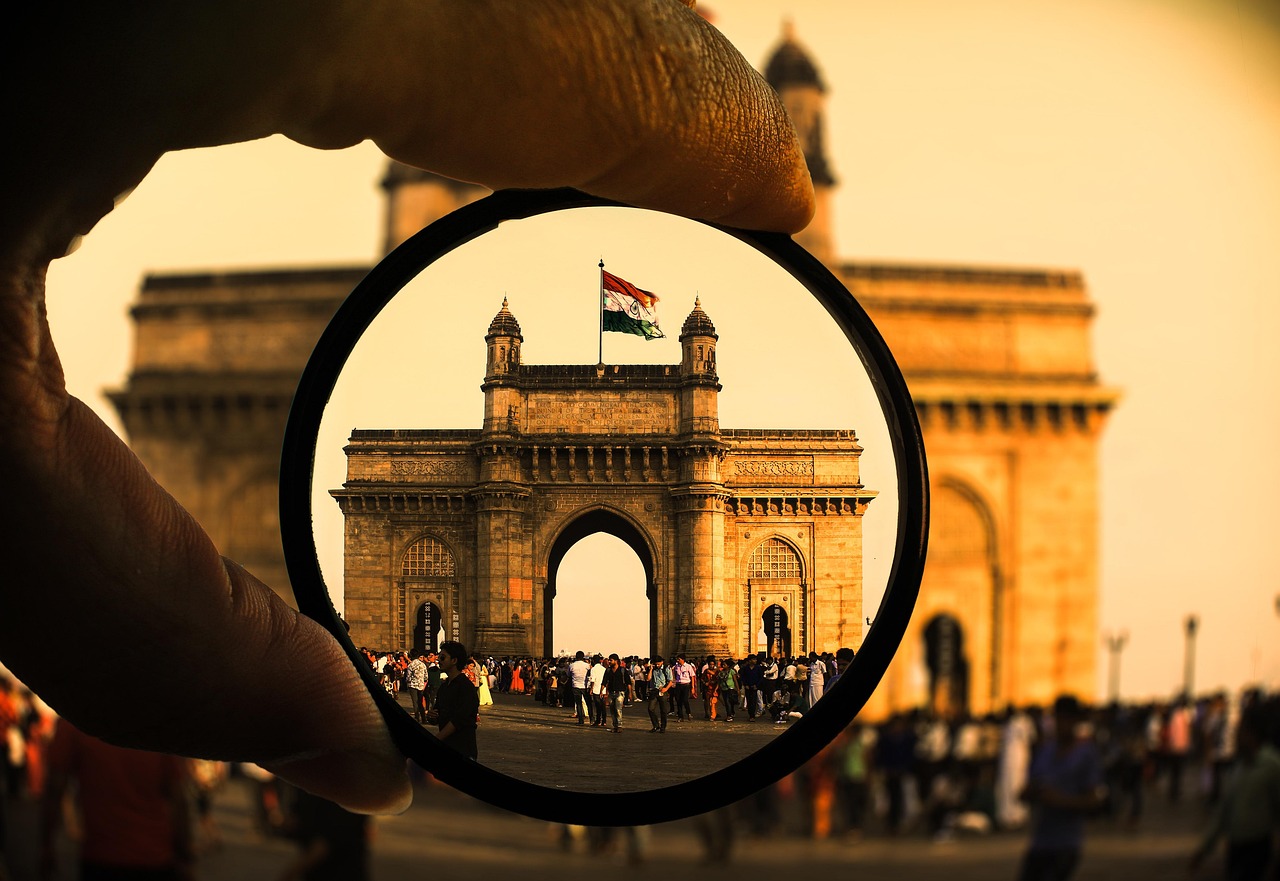 L&G India INR Government Bond UCITS ETF USD Acc (TIGA ETF) med ISIN IE000YSUEJ32, syftar till att följa J.P. Morgan India Government Fully Accessible Route (FAR) Bonds-indexet. J.P. Morgan India Government Fully Accessible Route (FAR) Bonds-indexet följer indiska statsobligationer med fast ränta.