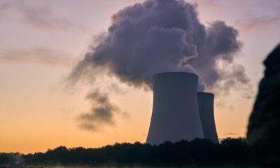 UBS Nuclear Economies UCITS ETF USD acc (BCFW ETF) med ISIN IE0009TPHUV6, strävar efter att följa resultatet för Solactive Global Uranium & Nuclear Economies Index (Net Total Return) (eller något annat index som styrelsen från tid till annan beslutar att i stort sett följa samma marknad som Solactive Global Uranium & Nuclear Economies Index (Net Total Return) och som styrelsen anser vara ett lämpligt index för fonden att följa), i enlighet med prospektet (”indexet”) så nära som möjligt, samtidigt som man strävar efter att minimera skillnaden i resultat mellan fonden och indexet. Fonden strävar efter att uppnå detta mål genom att följa indexet. Fondens avkastning beror huvudsakligen på resultatet för det index som följs.