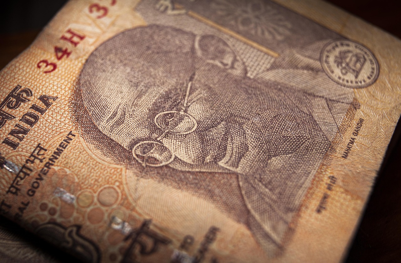 WisdomTree India Earnings UCITS ETF - USD Acc (EPIN ETF) med ISIN IE000VCYXLY9, syftar till att följa WisdomTree India Earnings UCITS NR USD-indexets pris- och avkastningsutveckling, före avgifter och kostnader.