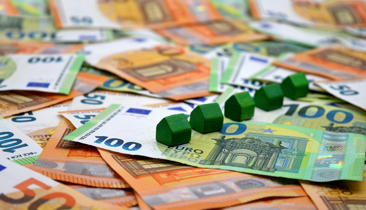 CT QR Series Global Equity Active UCITS ETF Inc USD (QRGW ETF) med ISIN IE000UL7AOT5, syftar till att uppnå sina investeringsmål genom att investera i en global portfölj av noterade aktier och aktierelaterade värdepapper som kommer att noteras eller handlas på globala reglerade marknader.