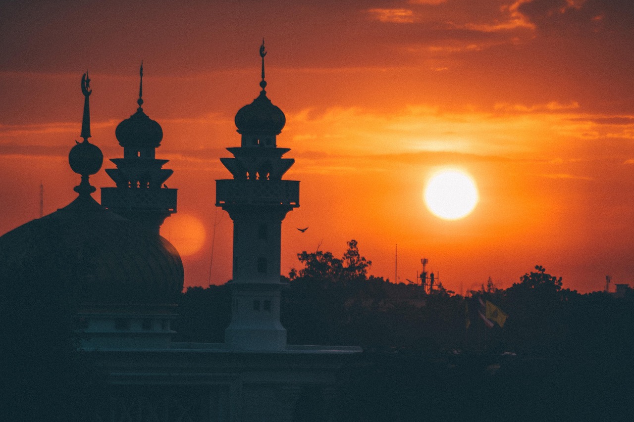 Wahed S&P 500 Shariah UCITS ETF Acc (SPWI ETF) med IE000QF8TEK7, är en aktivt förvaltad börshandlad fond. Denna ETF följer S&P 500® Shariah-indexet som i sin tur följer large cap-aktier i USA som följer islamisk kanonisk lag.