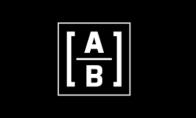 De tre första aktiva börshandlade fonderna som emitterats av AllianceBernstein har varit handlade på Deutsche Börse sedan torsdagen.