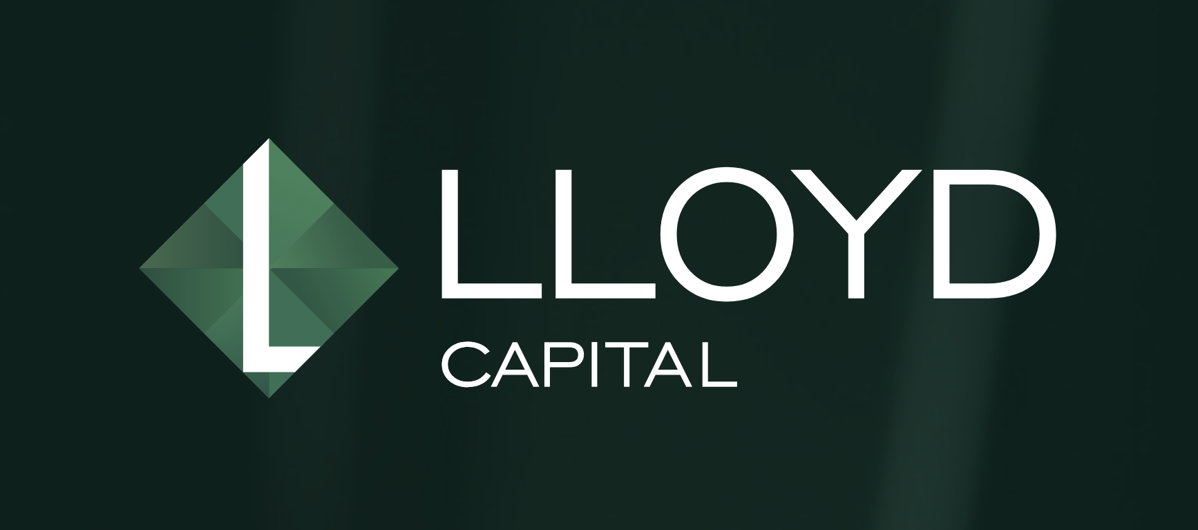 Lloyd International Equity UCITS ETF EUR Acc (OTUS ETF) med ISIN IE000QVCOG22, syftar till att följa priset och Solactive Lloyd International Equity Index. Indexet ger exponering mot en portfölj av globala aktier noterade på börser i utvecklade länder som uppvisar starka och hållbara avkastningar. Den börshandlade fonden förvaltas aktivt.