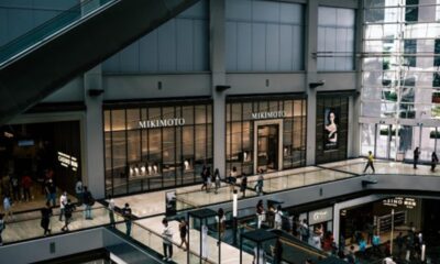 Boreas S&P Absolute Luxury UCITS ETF USD (Acc) (LUXY ETF) med ISIN IE000LVB7GJ9, investerar i europeiska företag inom lyxvarusektorn som är involverade i tillverkning, distribution eller tillhandahållande av lyxprodukter och tjänster. Sektorer som täcks inkluderar bilindustrin, mode- och lyxvaror, hotell och resorter samt personliga hygienprodukter.